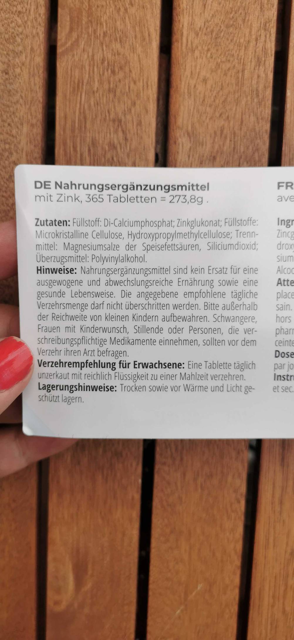 Zinktabletten getestet: Informationenlabel in Nahaufnahme.