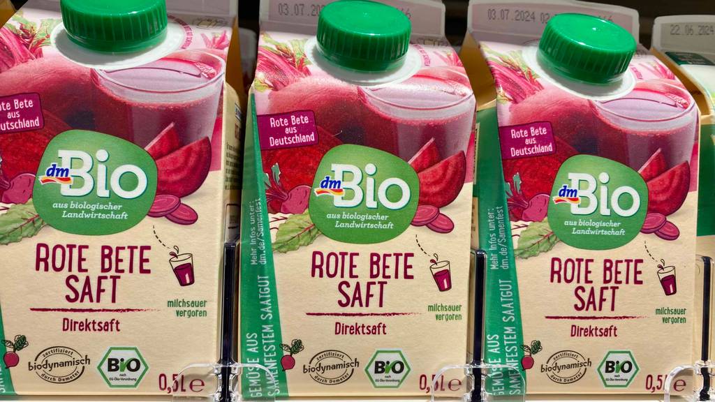 Rote-Bete-Saft im Test: Mehrere Tetrapacks nebeneinander