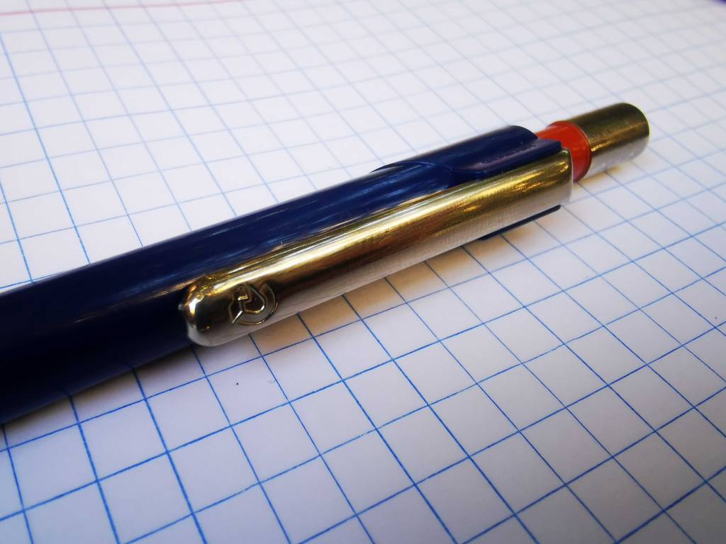 Nahaufnahme des Halteclips an einem getesteten Druckbleistift.