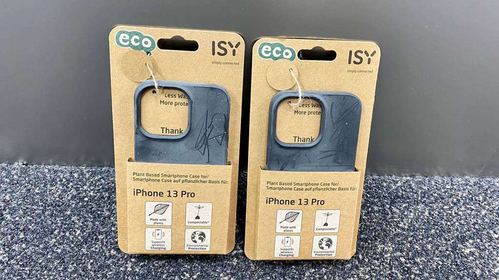 iPhone-13-pro-Hülle im Test: zwei Hüllen in Schwarz für das iPhone 13 pro sind in Verpackung.