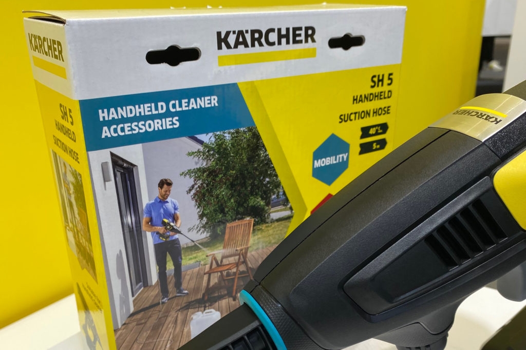 Akku-Hochdruckreiniger im Test: Ein Hochdruckreiniger vor einer Verpackung.