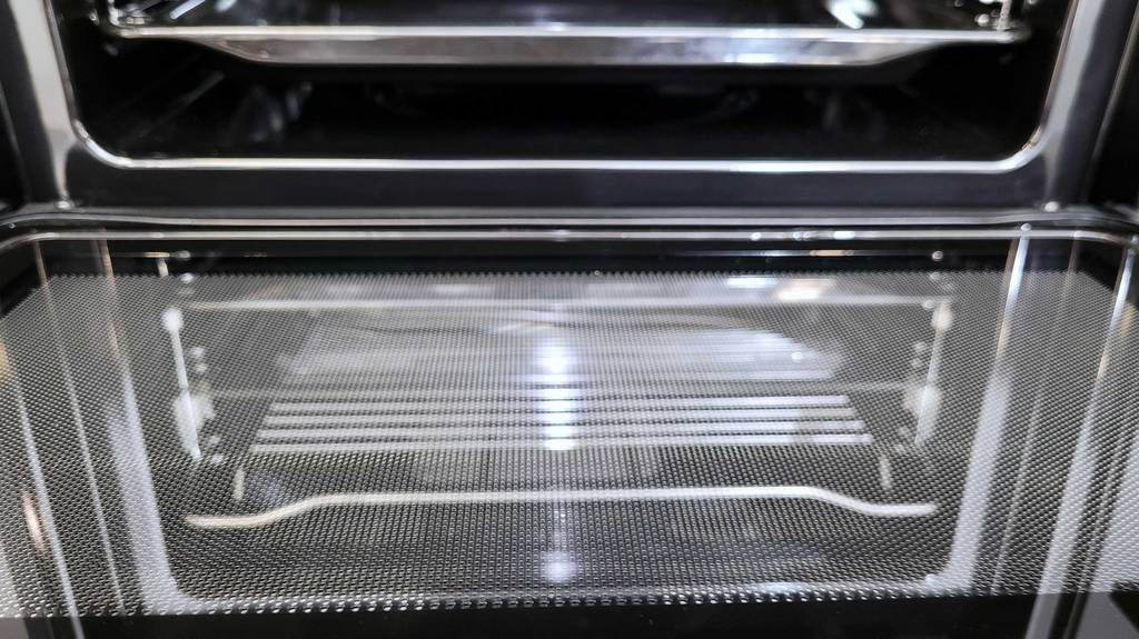Backofen mit Mikrowelle im Test ist geschlossen
