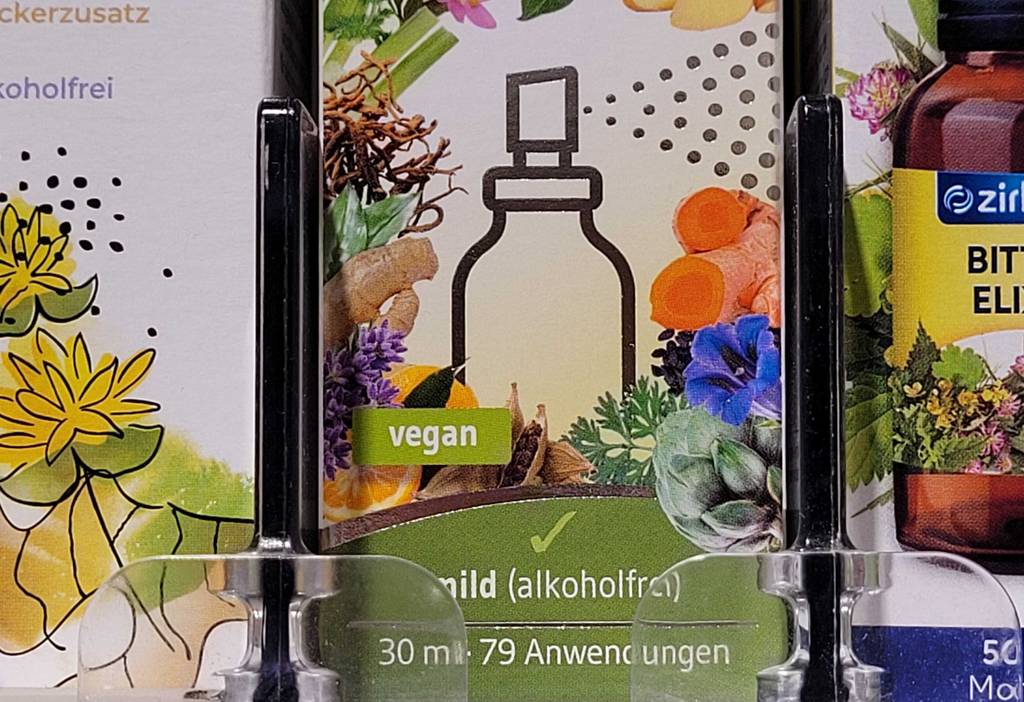 Bitterstoffe im Test: unterer Teil einer Verpackung eines Bitterstoffes mit dem Hinweis 