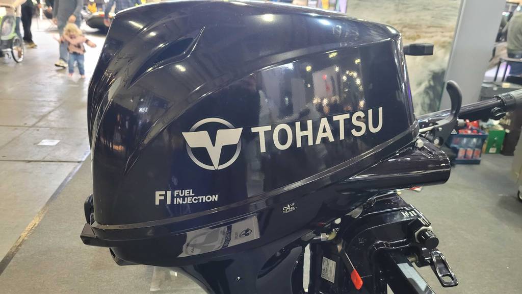 Außenborder-Test: Nahaufnahfme Motor mit Logo.