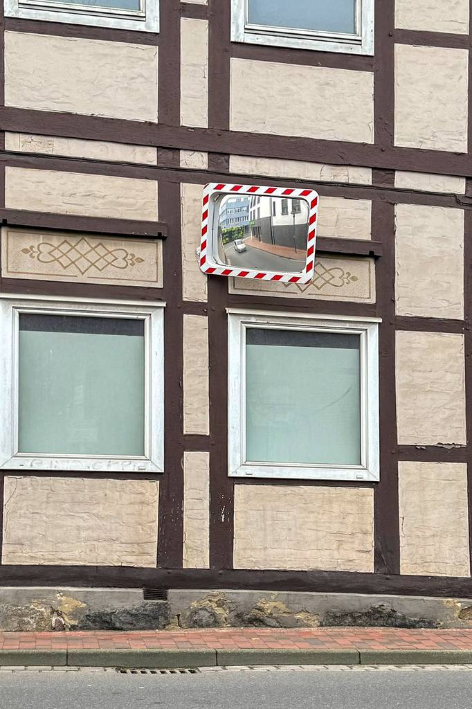 Getestet: Ein rechteckiger Verkehrsspiegel aus Distanz.