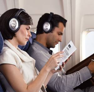 Noise Cancelling Kopfhörer wirken am besten im Flugzeug.