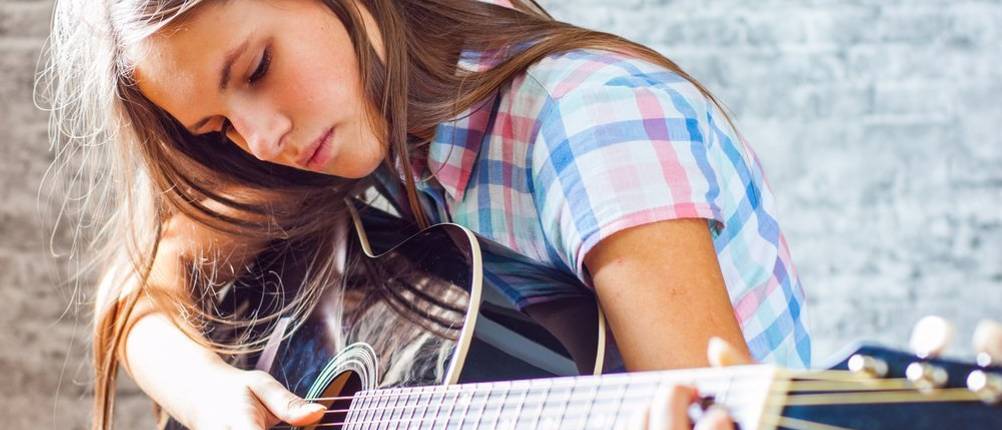 7/8-Gitarre Test - Konzert- und Westerngitarren im Vergleich