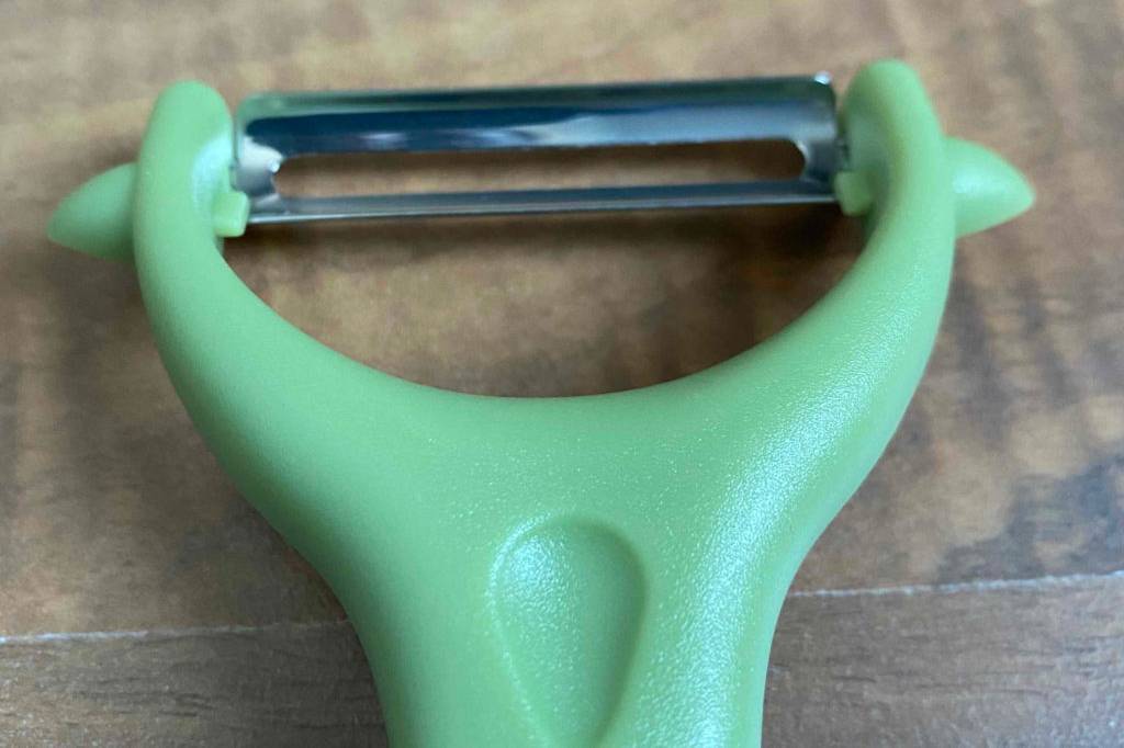 Pendelschäler im Test: Nahaufnahme Schälermesser.