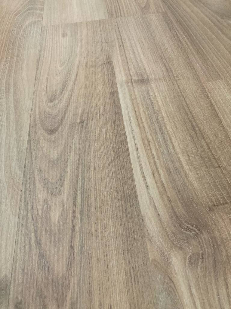 Parkett -Test: Nahaufnahme eines ausgelegten Parkettodens.