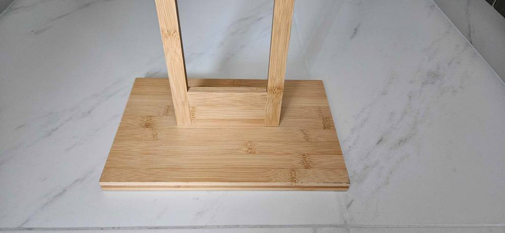 Detailaufnahme Standfuß eines getesteten Herrendieners.