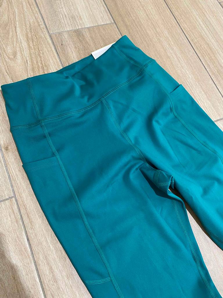 Leggins am Boden.