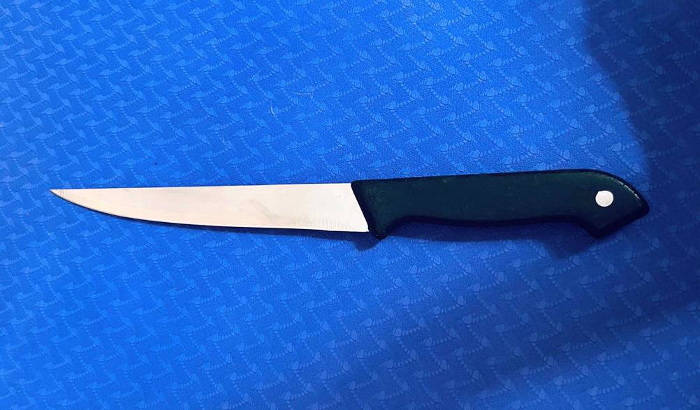Kuchenmesser getestet: Kuchenmesser liegt auf einem blauen Stoff.