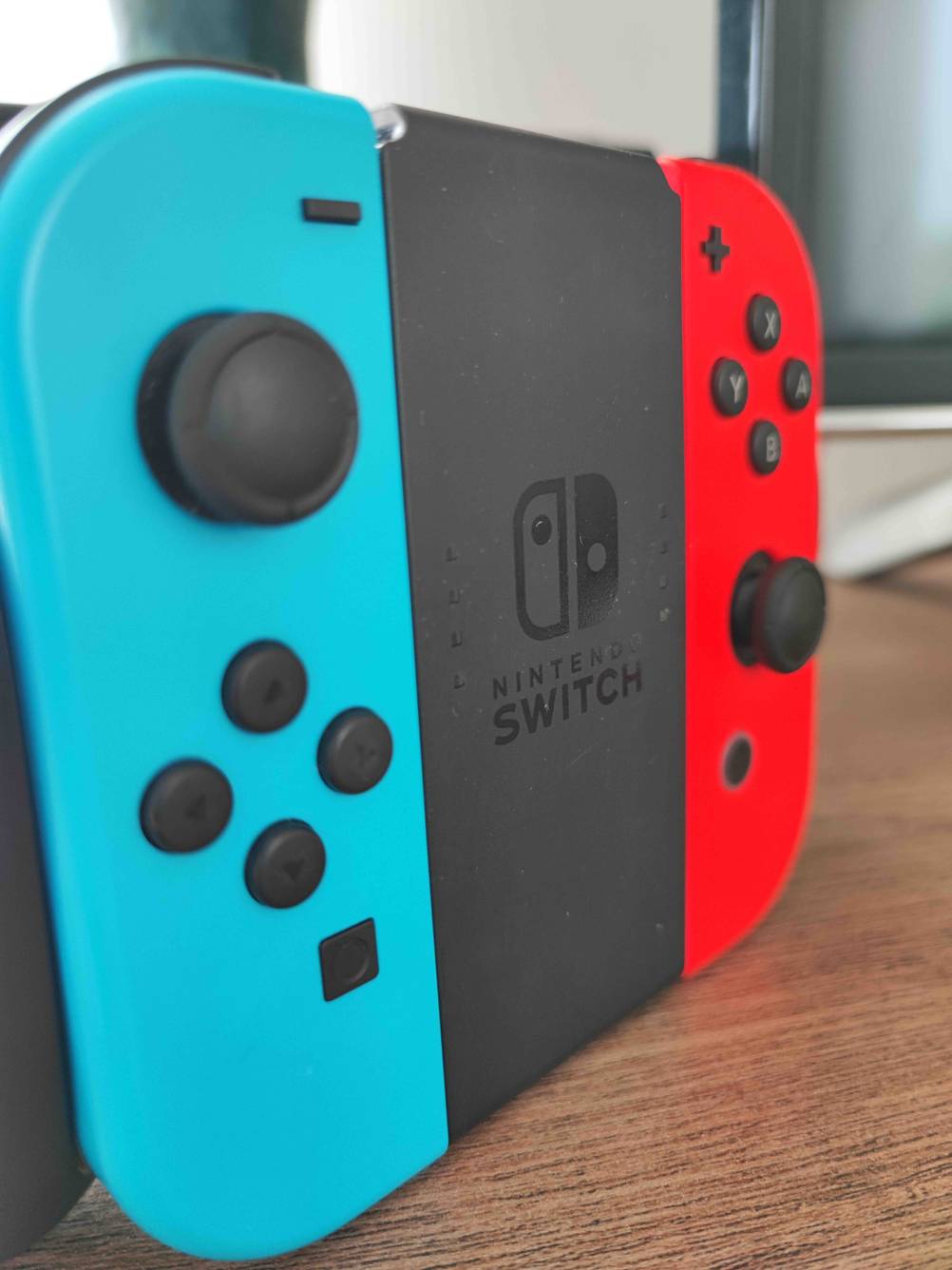 Handheld-Konsole im Test: Nintendo Switch Bedienfeld als Nahaufnahme.