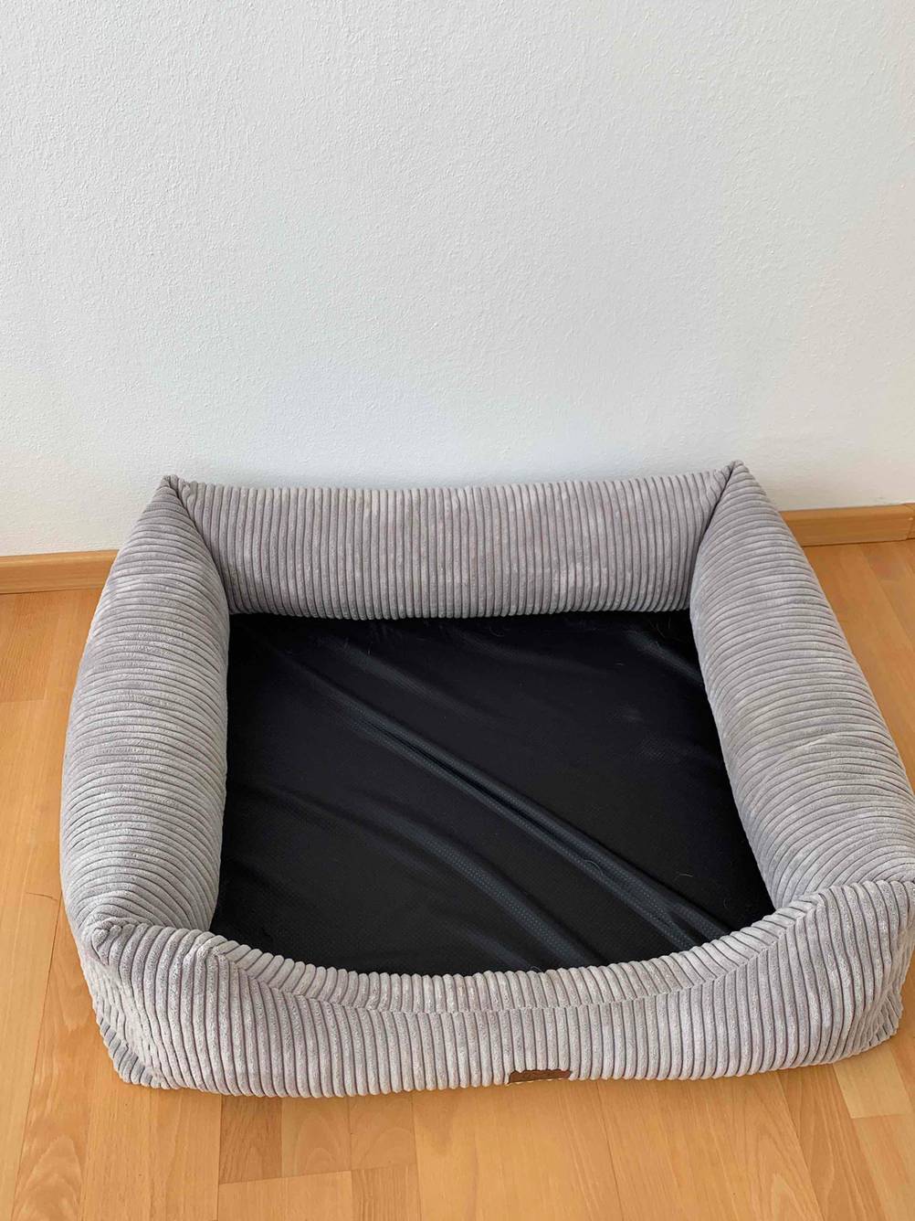 Im Test: Ein Hundebett ohne Innenkissen.