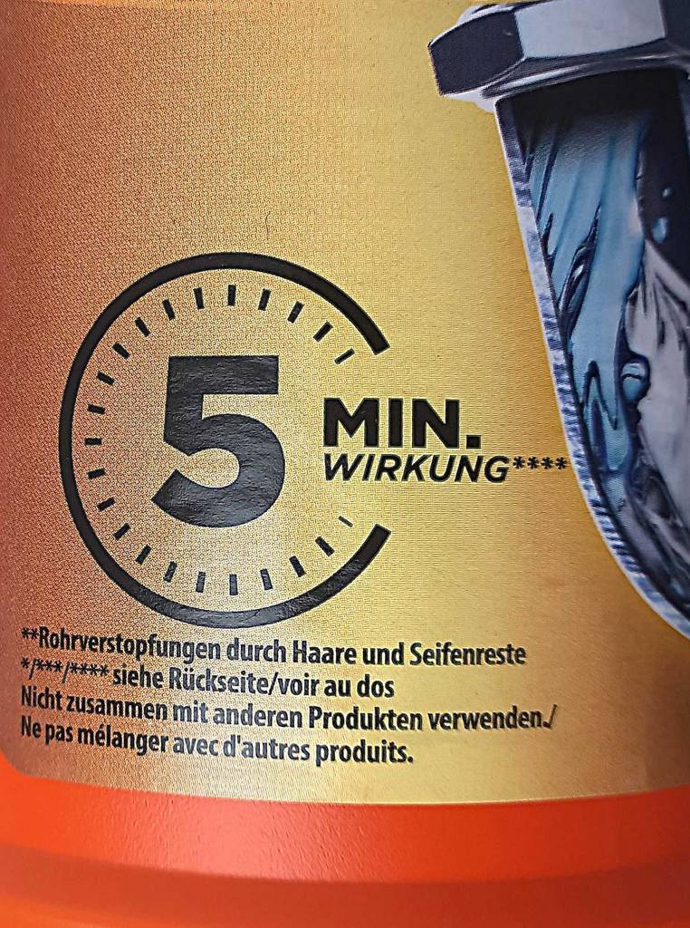 Rohrreinigung im Test: Nahaufnahme des Etiketts mit Produktinformationen.