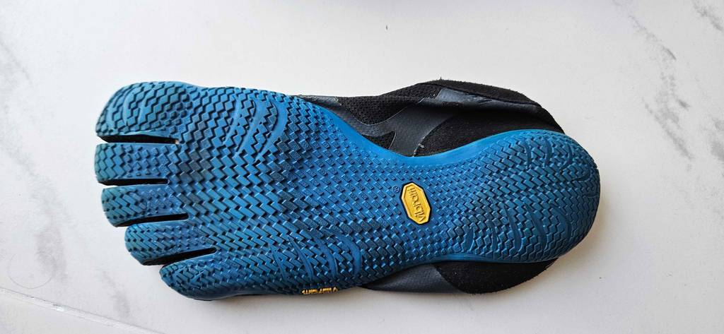Zehenschuhe-Test: Sohle der Schuhe in Nahaufnahme.