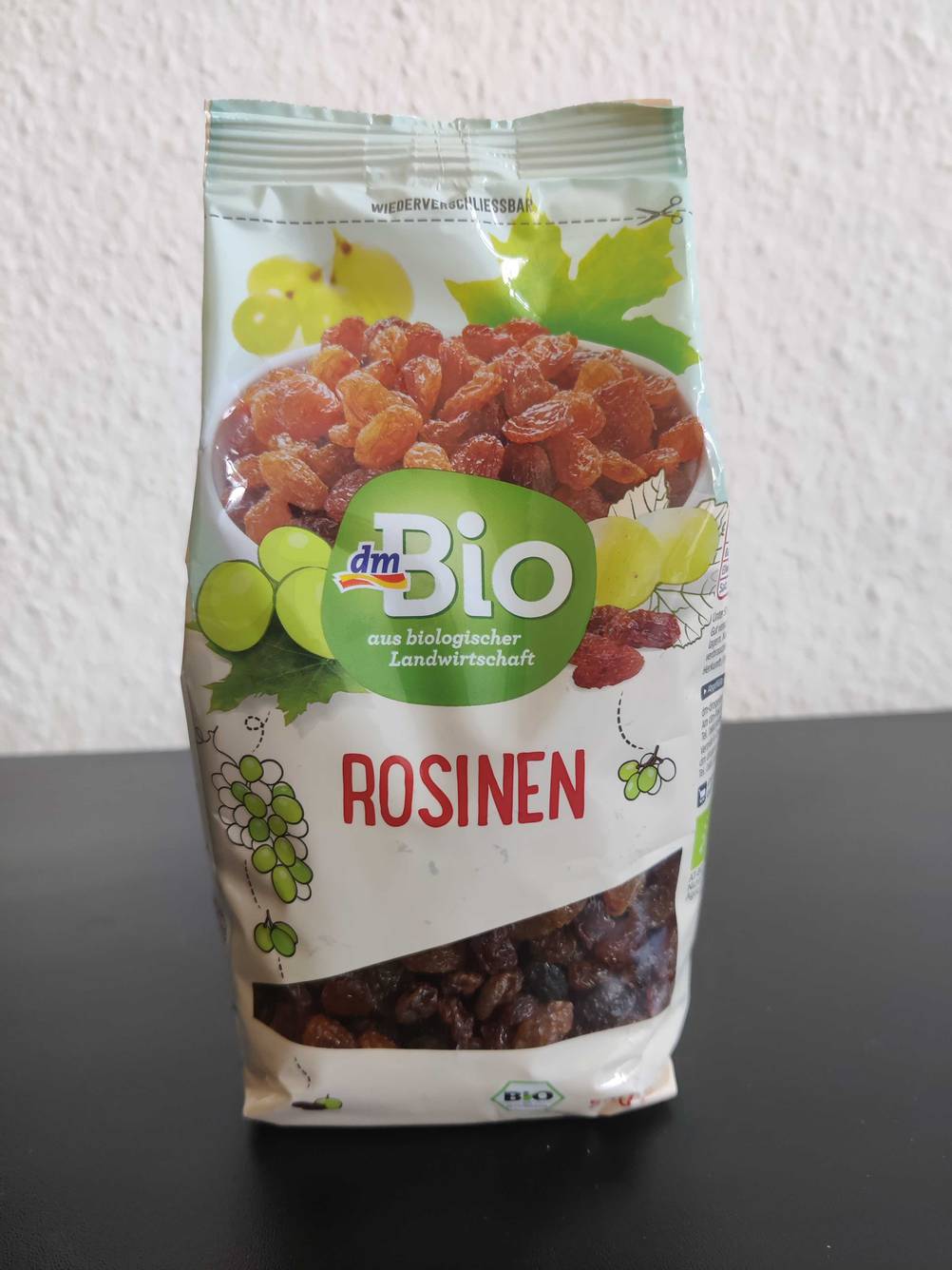 Rosinen in Verpackung -aufrecht stehend.