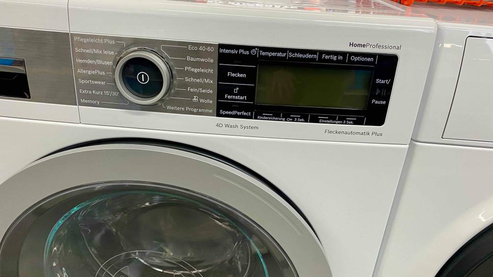 Bosch-Waschmaschine-Test: Programmauswahl einer Bosch-Waschmaschine im Fokus.