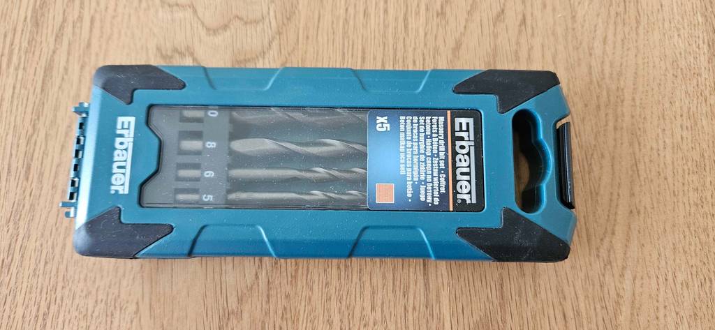Im Test: Verschiedengroße Steinbohrer in ihrer Originalverpackung.
