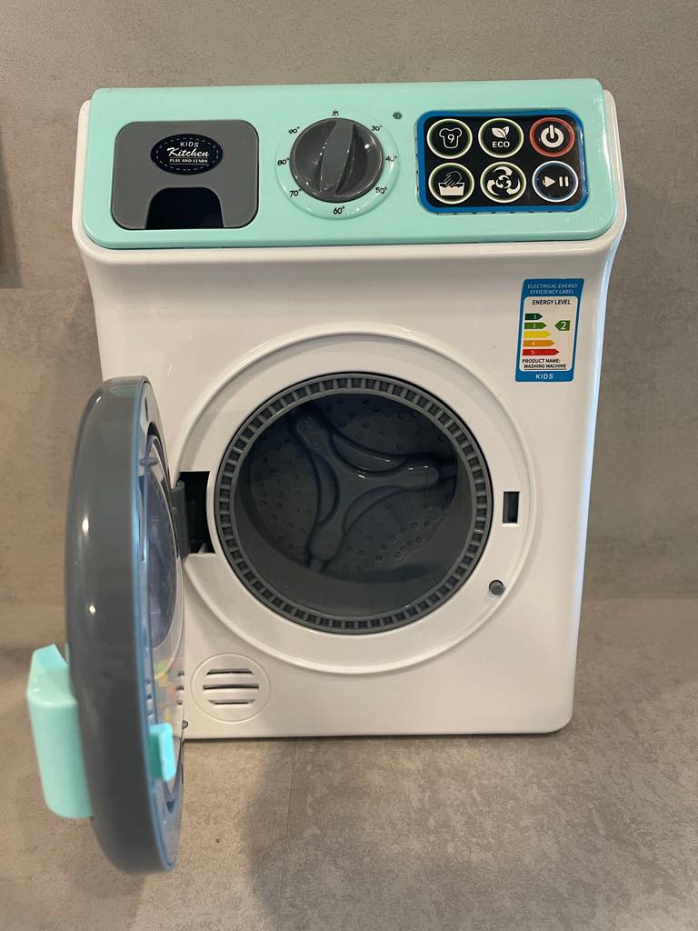 Getestete Kinderwaschmaschine geöffnet.