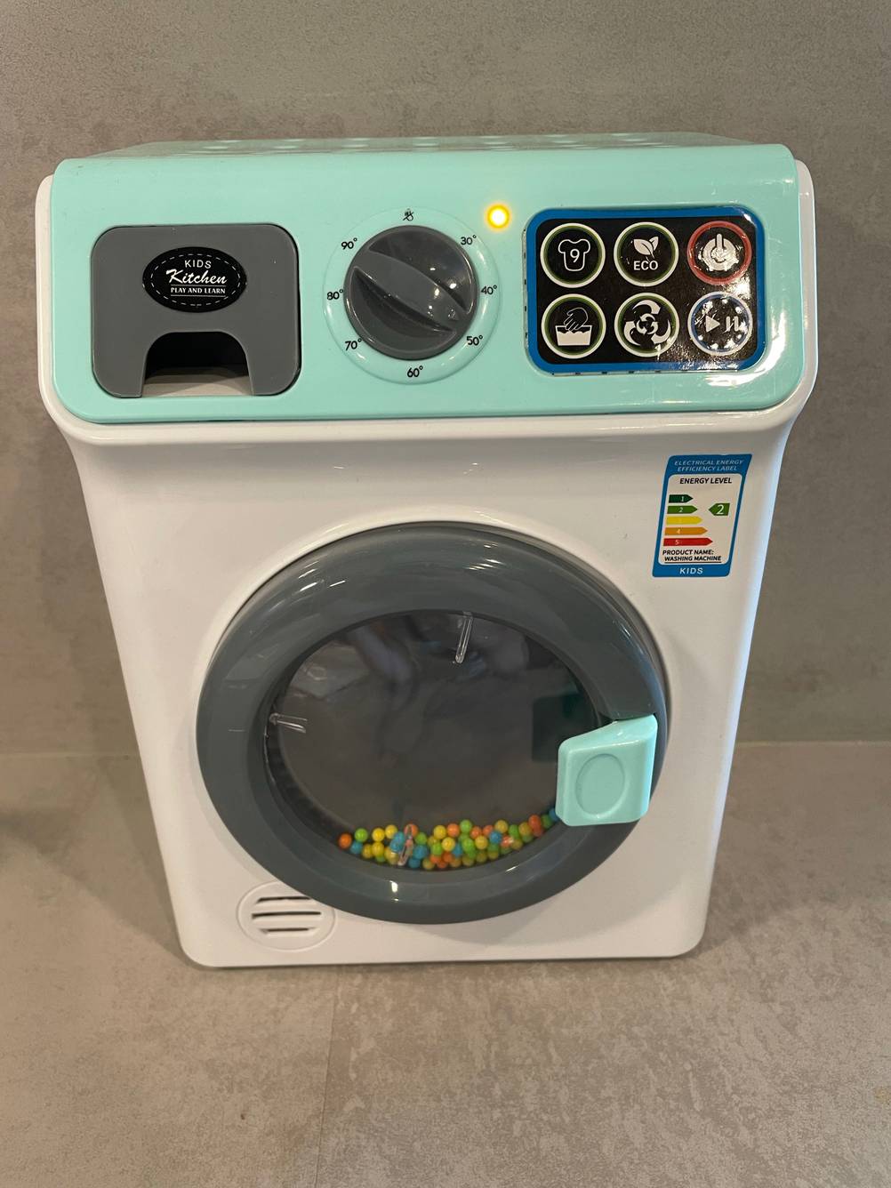 Kinderwaschmaschine geschlossen im Test.