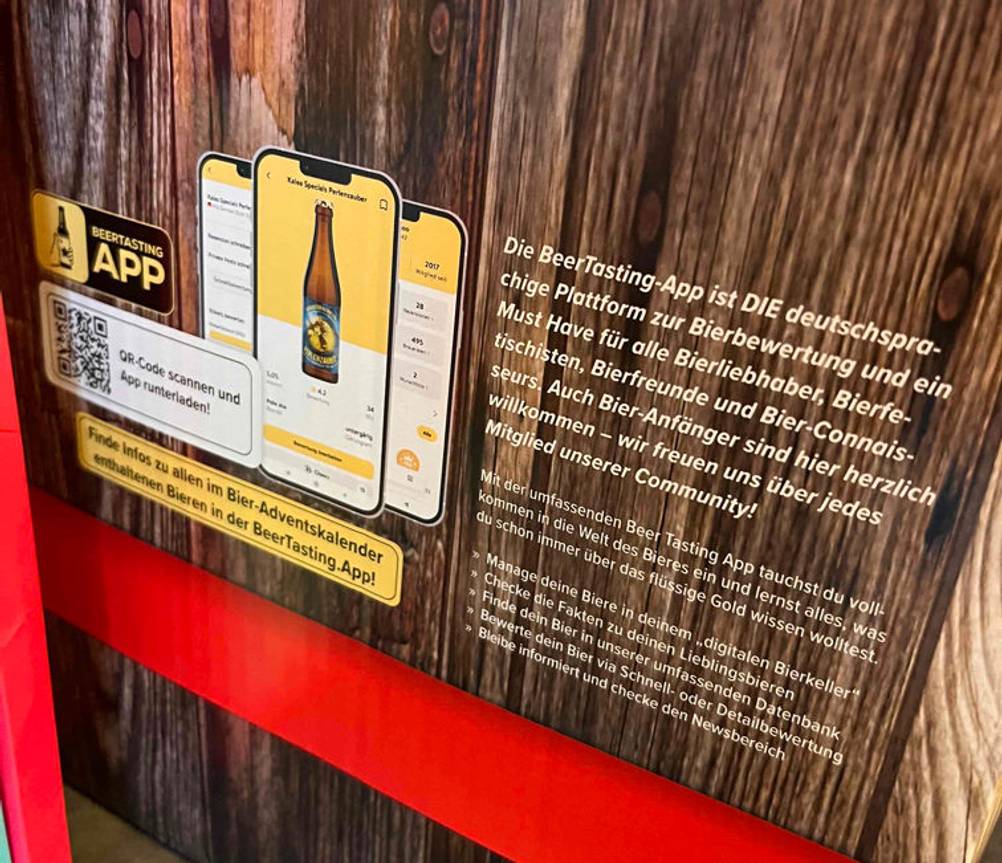 Bier-Adventskalender getestet: Rückseite eines Bier-Adventskalenders mit einem QR-Code.