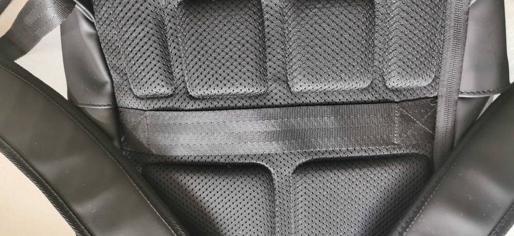 Nahaufnahme der Rückseite eines getesteten Handgepäck-Rucksacks.