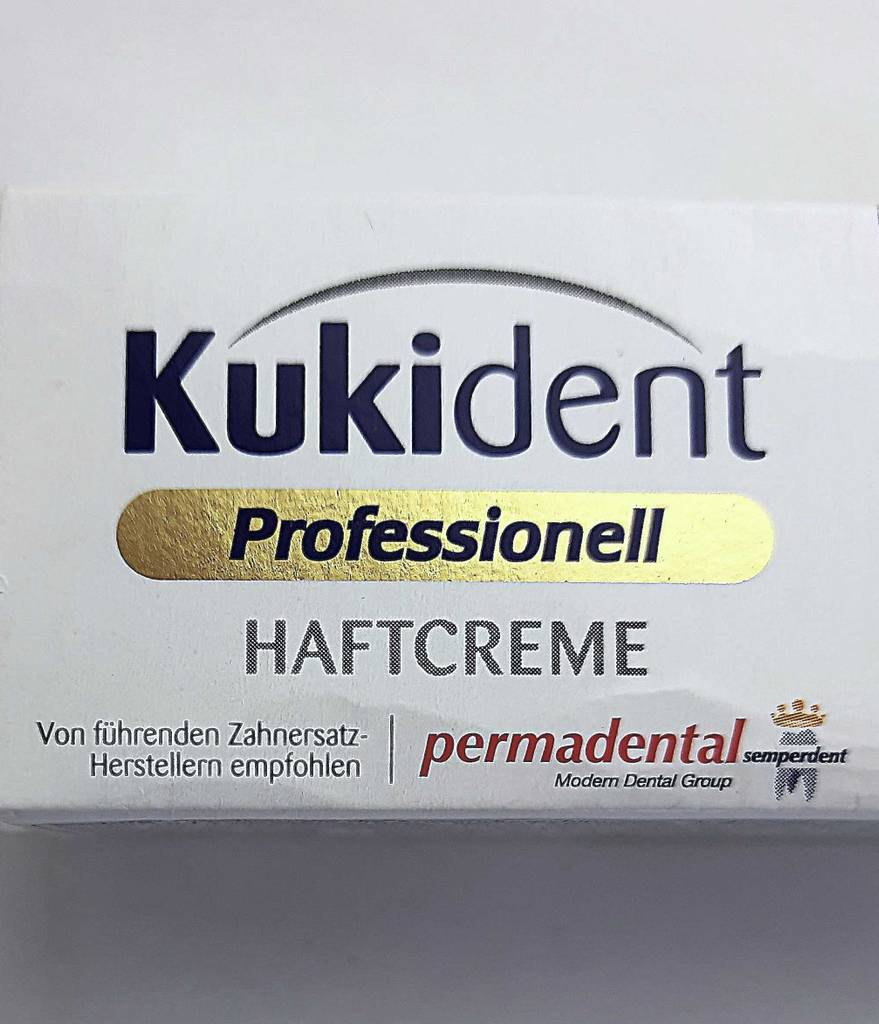 Die Haftcreme im Test ist von der Marke Kukident.
