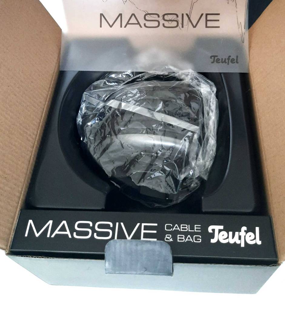 Teufel-Kopfhörer im Test: geöffnete Verpackung worin sich die Teufel-Kopfhörer befinden.