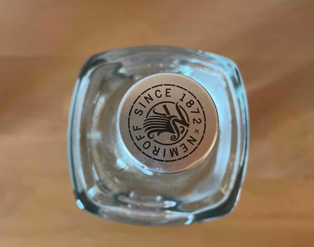 Vodka im Test: Flaschenverschluss eines Vodkas von oben ersichtlich.