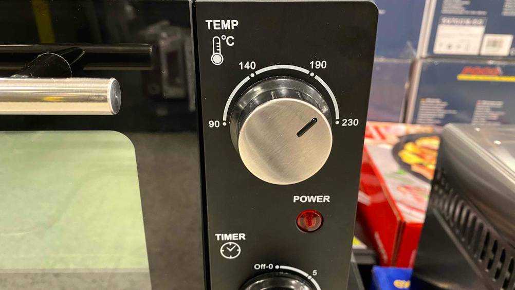 Minibackofen getestet: Detailaufnahme Temperaturregler.