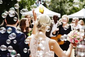 Seifenblasenmaschinen Test - finden sie das richtige Gerät für ihre Hochzeit.