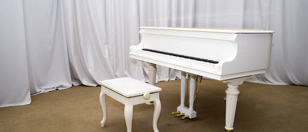 weiße-pianobank