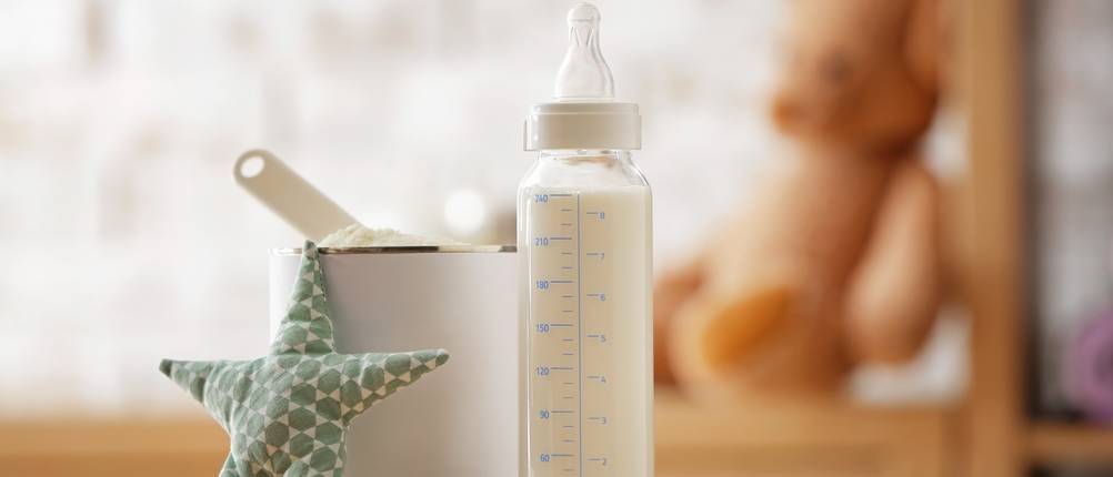 Babyflasche aus Glas mit Zubehör