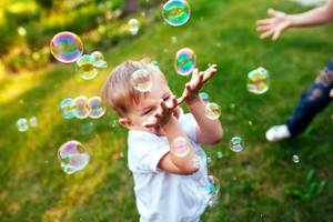 Seifenblasen sind ein Highlight auf jedem Kindergeburtstag.