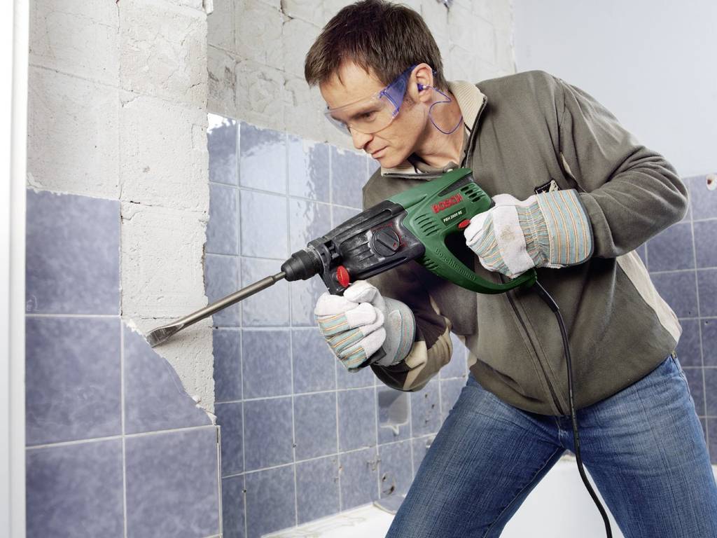 Bohrhammer von Bosch im Einsatz