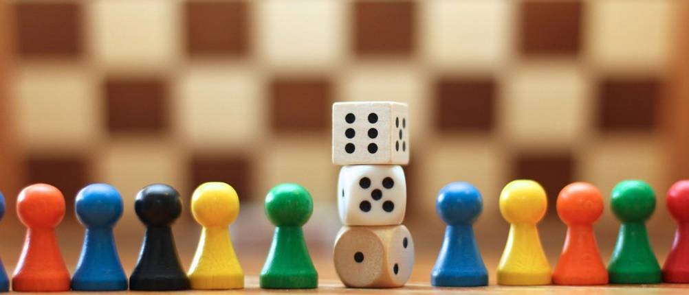 Brettspiel mit Würfel