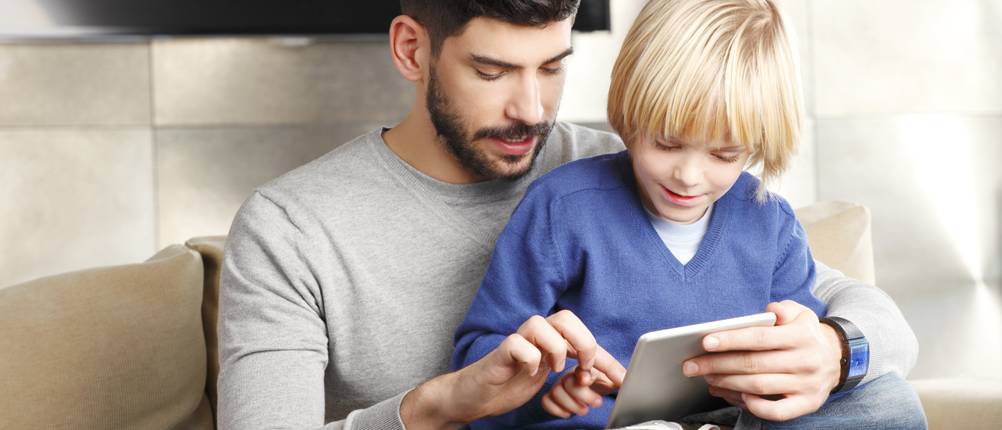 Kinder Tablet Sohn und Vater