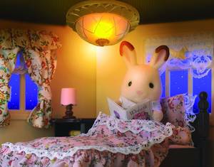 Im Dunkeln ist gut munkeln: Licht im Puppenhaus.