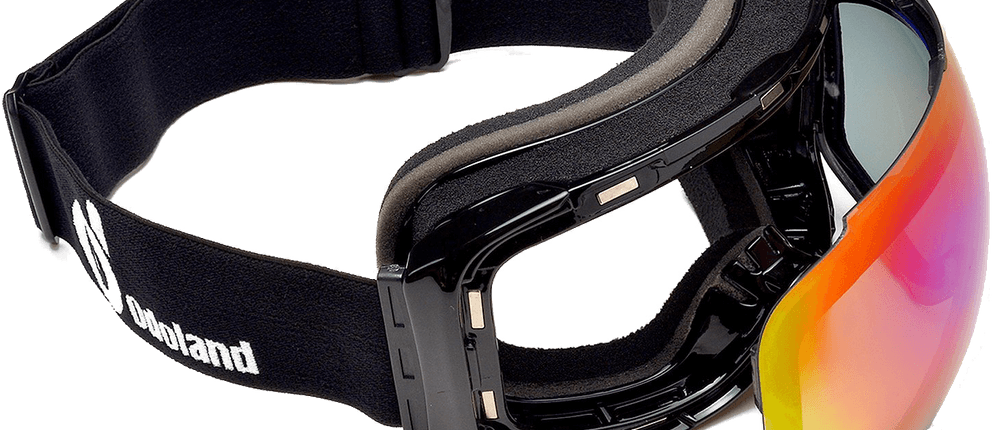 Skibrillen im Test: Seitenaufnahme Skibrille mit halb abgenommenem Wechselglas.