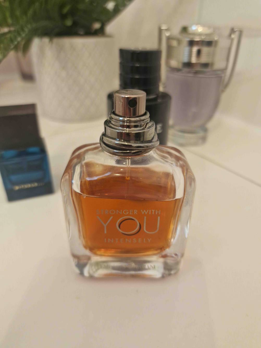 Parfum ohne Deckel.