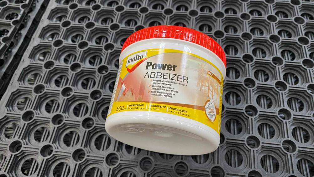 Abbeizer-Test: Nahaufnahme des Bodens der Dose.