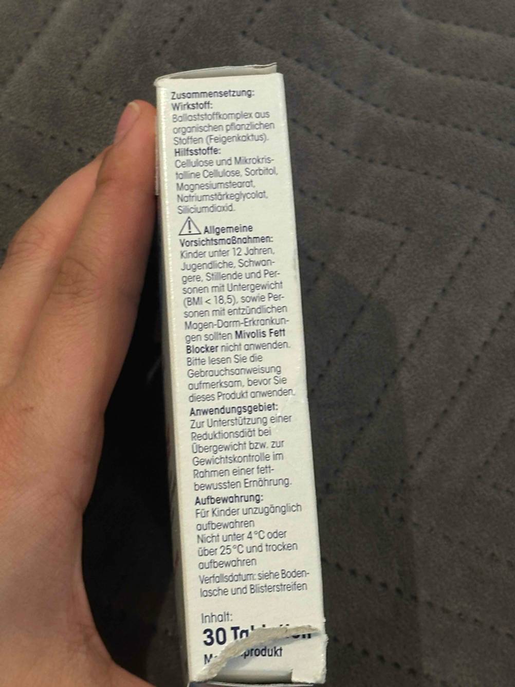Abnehmpillen im Test: Seitenansicht einer Packung mit Informationen.