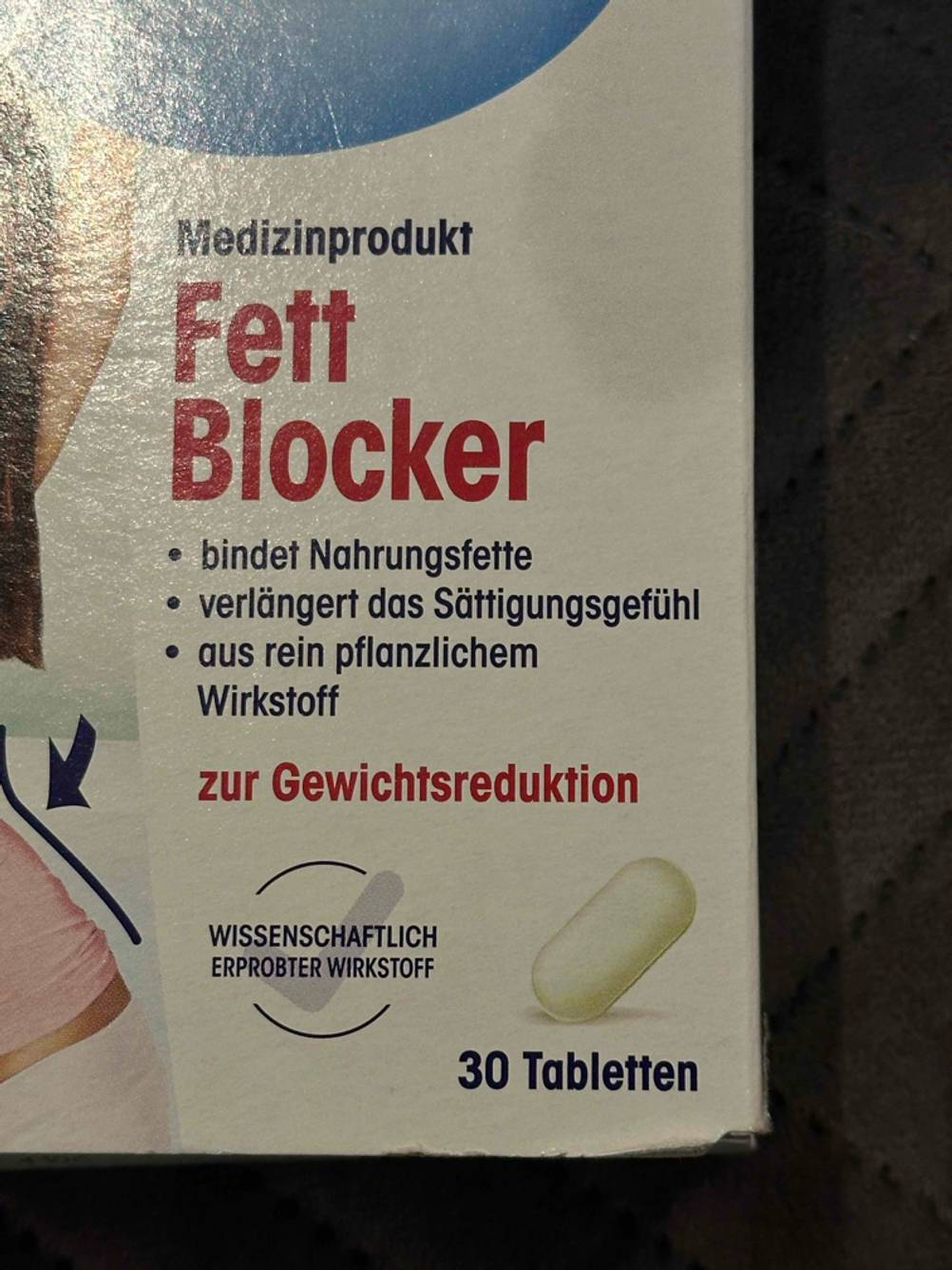 Nahaufnahme der Artikelbezeichung und der Mengenangabe auf der Vorderseite einer Packung Abnehmpillen.