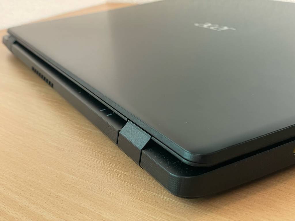 Detailansicht der Verarbeitung eines getesteten Laptop bis 1000 Euro.