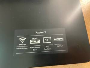 Acer Aspire im Test: Die Eigenschaften des Acer Aspire 3 sind bebildert aufgeklebt.