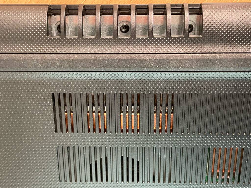Blick auf die Lüftung eines getesteten Laptop bis 1000 Euro.