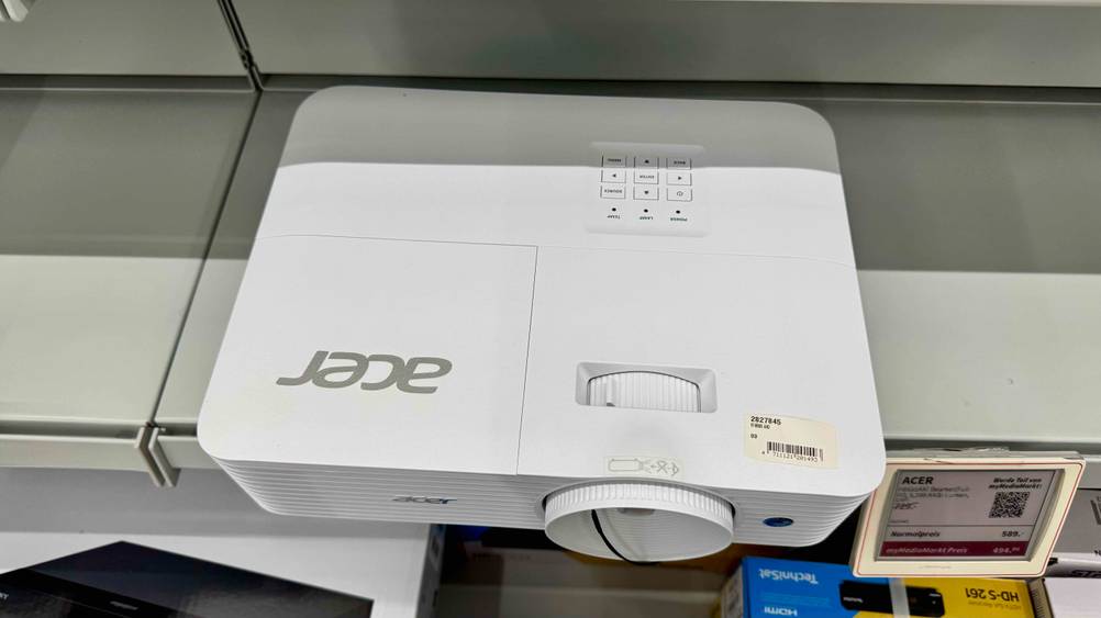 Acer-Beamer getestet: Das Gerät von oben mit Logo und Bedienelementen.