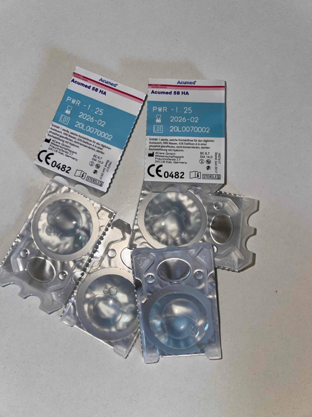 ausgepackte Acumed Tageslinsen