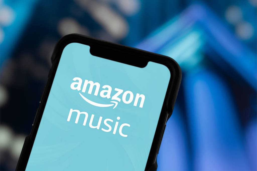 Klipsch-Lautsprecher im Test: Ein Handy mit dem Schriftzug von amazon music auf dem Display.